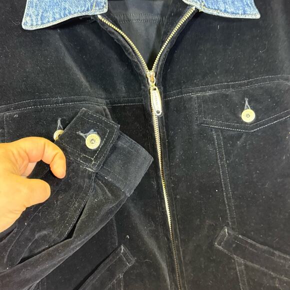Liz Wear, Black Velvety Jacket with Classic Trucker Style. Size Medium. - Picture 5 of 8